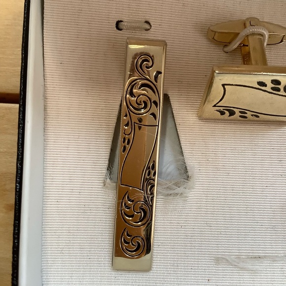VINTAGE Foster Gold Cufflinks & Tie Clip Set - Picture 3 of 8